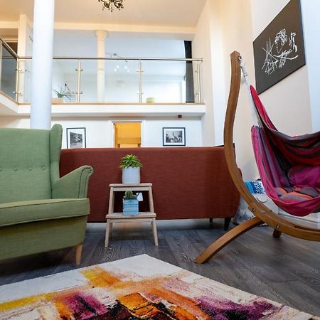 Stunning Mezzanine Apartment Near City Centre Cardiff Bagian luar foto