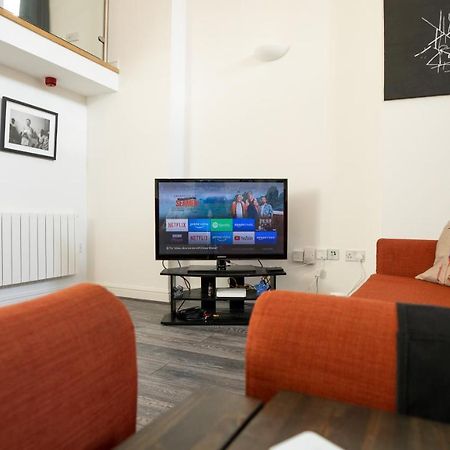 Stunning Mezzanine Apartment Near City Centre Cardiff Bagian luar foto