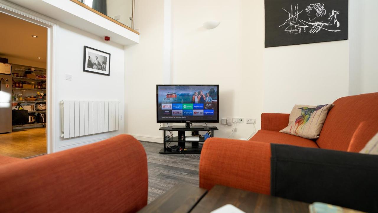 Stunning Mezzanine Apartment Near City Centre Cardiff Bagian luar foto