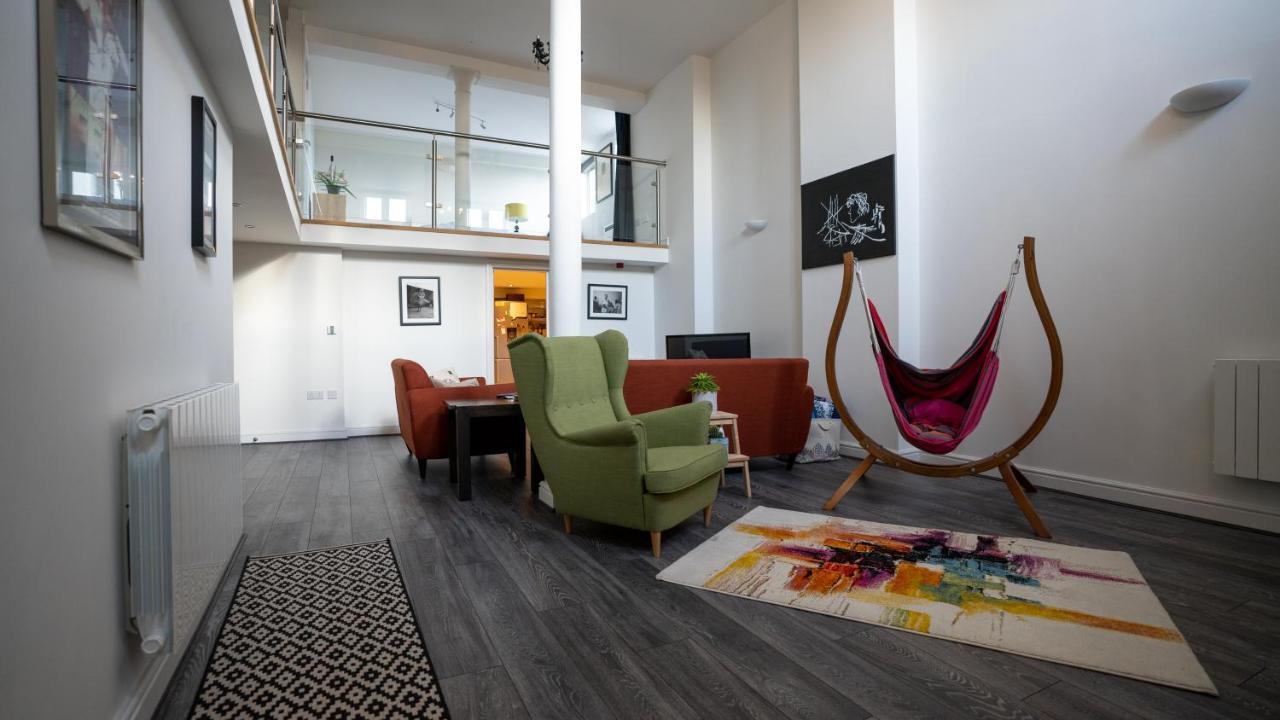 Stunning Mezzanine Apartment Near City Centre Cardiff Bagian luar foto